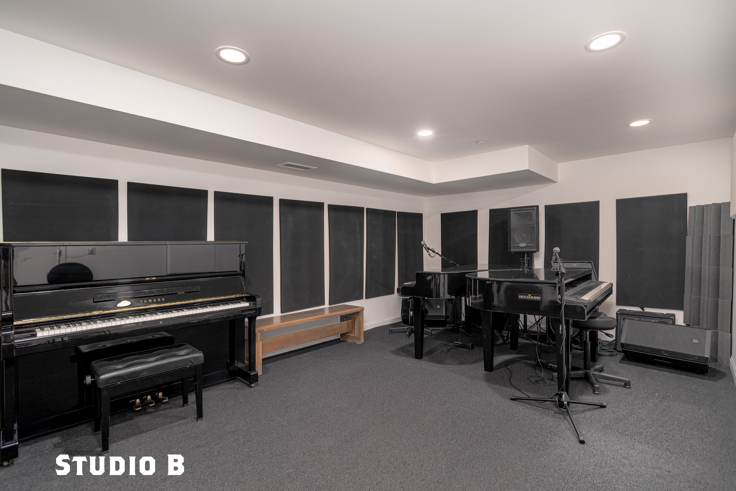 Studio - B